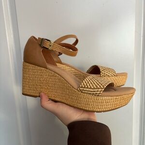 Clarks Women’s 8.5 Tan Rose Ease Ankle Strap Wedge Sandals